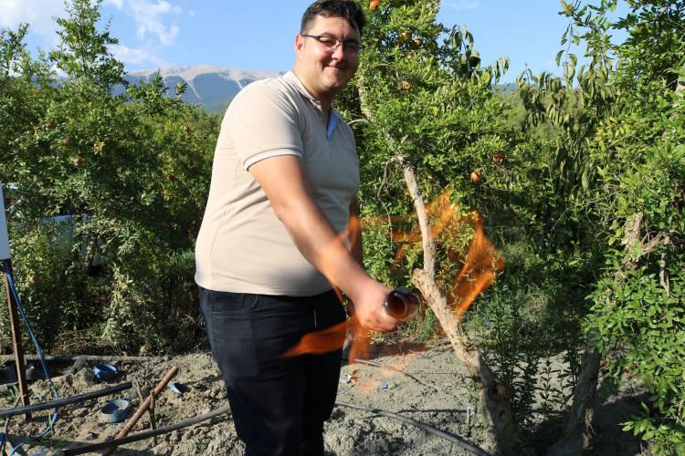 <p>Ernez Mahallesi Düzce Mersin mevkiindeki bahçesinde nar yetiştiren çiftçi Muharrem Toksöz, bahçesinin su ihtiyacını karşılamak için sondaj çalışması yaptırdı.</p>

<p> </p>
