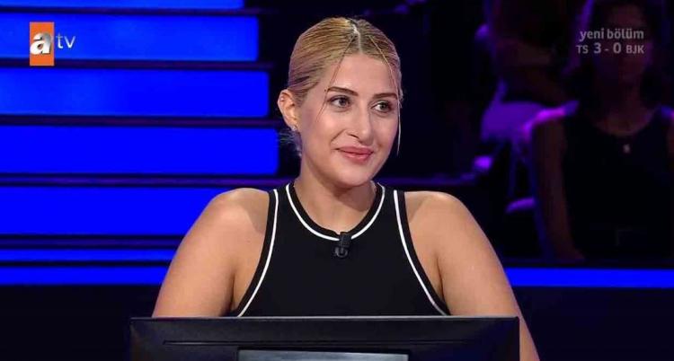 <p><span style="color:#0000CD"><strong>Kim Milyoner Olmak İster'in dün akşam yayınlanan son bölümünde yer alan, kendisini deneyim avcısı olarak tanıtan sosyal medya fenomeni,</strong></span><strong> Doktor Tuba Güleç</strong><span style="color:#0000CD"><strong> geceye damgasını vurdu. </strong></span></p>
