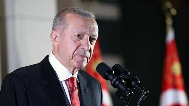 <p>Cumhurbaşkanı Erdoğan, çalışmaları devam eden emekli maaşı zammına ilişkin merak edilen tarih açıklamasını yaptı. Cumhurbaşkanı Recep Tayyip Erdoğan'ın '' Fazla uzamaz'' şeklinde ifade ettiği emekli zammı oranı ne kadar olacak?</p>
