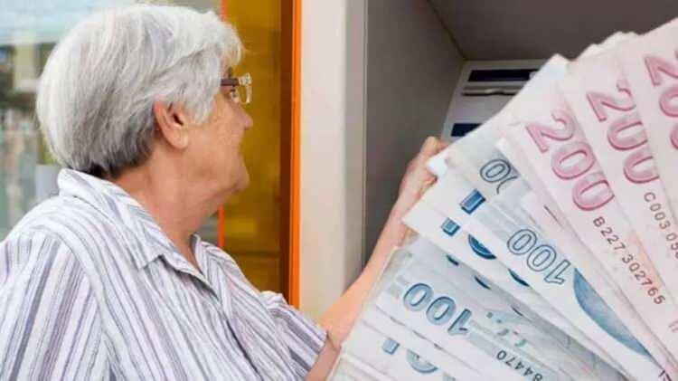 <p>Emekli ve memur maaşlarının baştan sona değişeceği maaş zammına refah payı ve seyyanen artışın söz konusu olması bekleniyor. </p>
