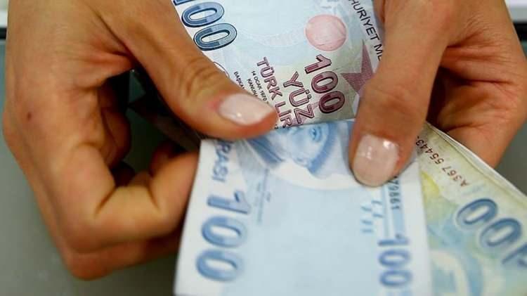 <p>SSK, Bağ-Kur emeklileri bu yılın ikinci yarısında gerçekleşen enflasyon oranında (yapılacak düzenlemeyle refah payı ya da seyyanen artış da olacak) memur emeklileri de toplu sözleşme artışı ve enflasyon farkı alacak.</p>