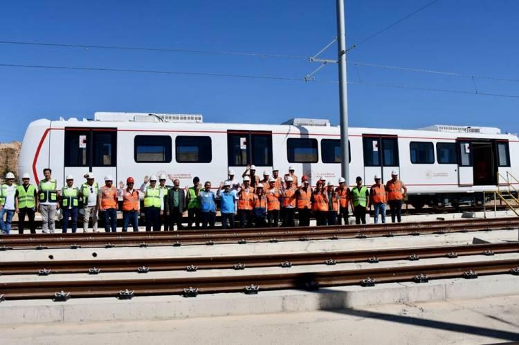 <p>Eyigün, yerliliğin desteklenmesinin sektörleri için öneminin altını çizerek konuşmasını şöyle sürdürdü:<br />
<br />
"Araç üretimi gibi yeni teknolojiler kamu sektörünün desteklemesiyle olabilecek şeyler. 'İşi daha önce kaç defa bitirdin?' diye sormuyoruz. 'Bu işi başarmaya kabiliyetin var mı, bununla ilgili altyapıyı tamamlamış mısın?' diye soruyoruz. Cevap da 'Evet' ise... Bu araçları ilk defa yerli üreticiye desteğimizle, Bakanlığımızın bu politikasıyla girdiğimiz bir proje kapsamında gerçekleştirmiş olduk."</p>