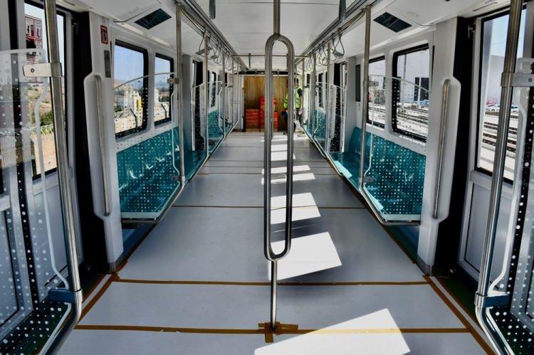 <p>Burada toplam 7 set olacak. Aracımızın kendine ait bazı özellikleri var. Sürücüsüz ilk yerli ve milli metro aracı. İç hacim genişliği en fazla olan metro aracı bu. </p>