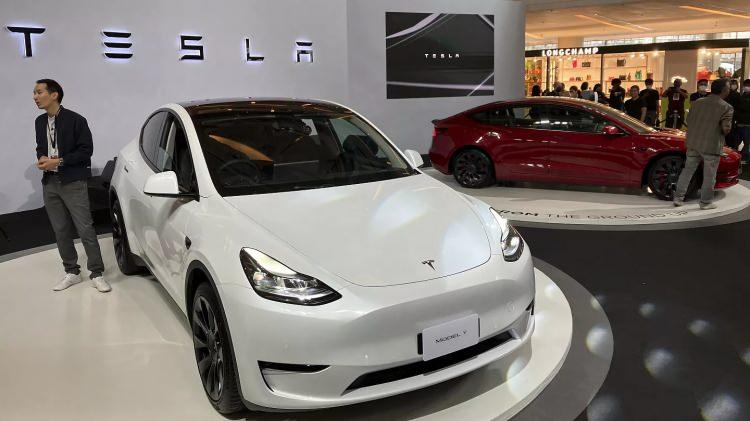 <p>Resmi ODMD verilerinde Tesla’nın satış rakamları bulunmuyor. Resmi olmayan rakamlara göre,  Tesla, ülkemizde 5000 Model Y teslimatı gerçekleştirdi. </p>
