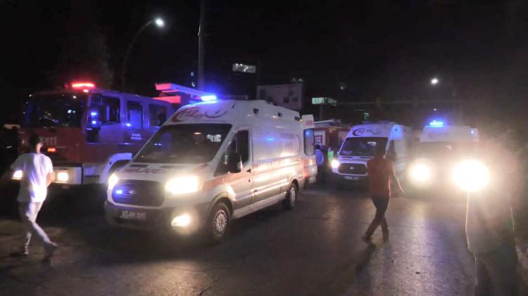 <p>Yaralılardan 2’sinin hayati tehlikesinin olduğu öğrenildi.</p>