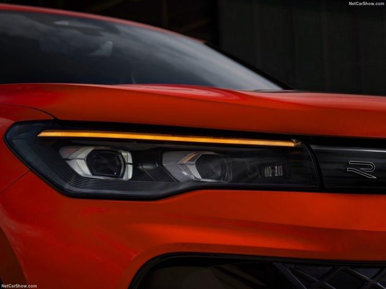 <p>Alman üreticinin en çok satılan otomobili unvanını geçtiğimiz yıllarda Golf'ten devralan Tiguan, üçüncü neslinde markanın yeni kimliği ve yeni teknolojileri ile tanıtıldı.</p>
<p> </p>