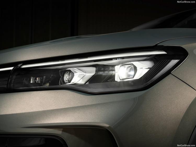 <p>Hibrit Tiguan'daki bataryanın, yüzde 10'dan yüzde 80 doluluğa 25 dakikada çıkabildiği de verilen bilgiler arasında.</p>
<p> </p>