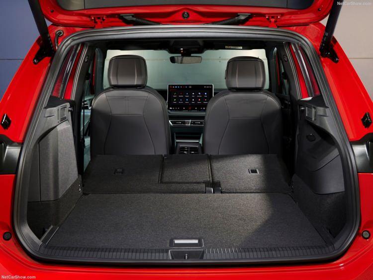 <p>Tiguan bir diğer motor seçeneği de 2 litrelik benzinli ve dizel seçenekler. Benzinli cephesinde 201 beygir ve 261 beygir güç üreten versiyonlar bulunurken, dizel cephesinde ise 190 beygir güç üreten ünite görev yapıyor.</p>
<p> </p>