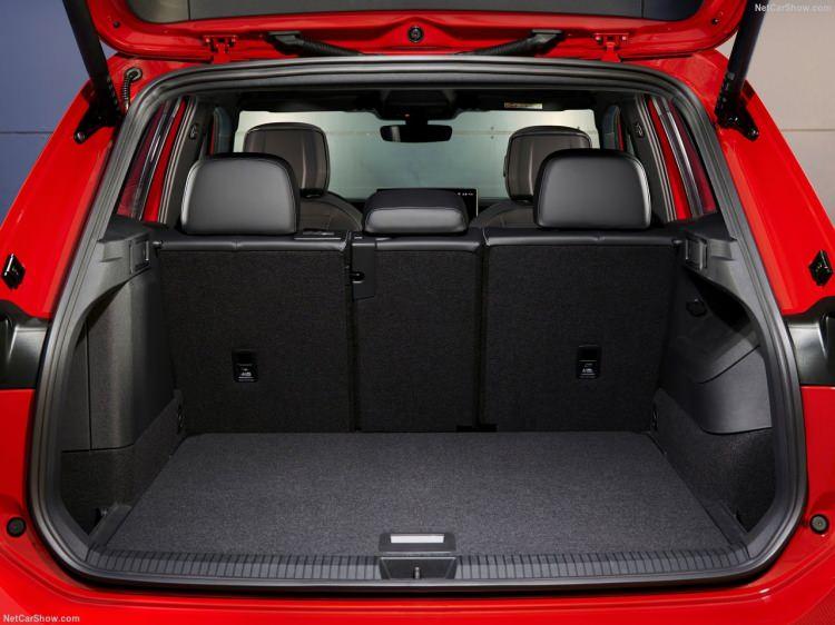 <p>Buna göre, yeni Tiguan öncüsüne göre 30 mm daha uzun ve bagaj hacminde de 37 litre artış yaşamış durumda.</p>
<p> </p>