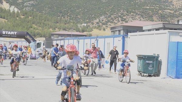 <p><span style="color:#000000"><strong>Dönüş yolunda içimdeki huzurun tek tarifi bu." şeklinde konuştu.</strong></span></p>