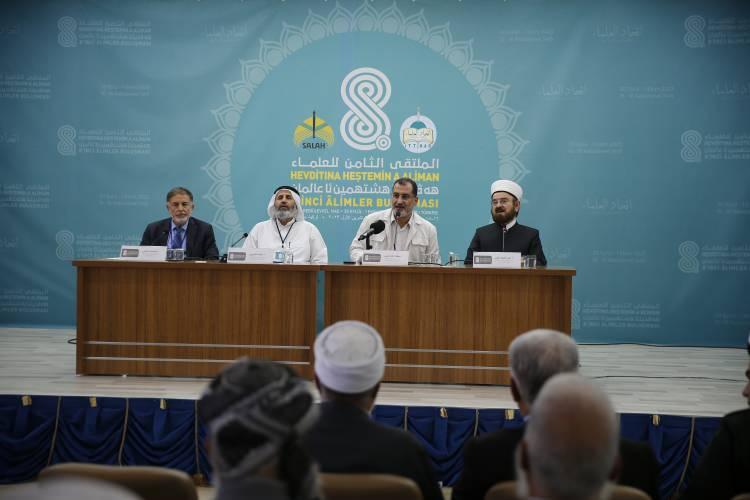<p>Dünya Müslüman Alimler Birliği Genel Sekreteri Ali Muhyiddin el-Karadaği, Selahaddin-i Eyyubi Enstitüsü Kurucu Başkanı Mehmet Eşin ve İTTİHADUL ULEMA Genel Başkan Yardımcısı Abdulkuddüs Yalçın da konuşma yaptı.</p>