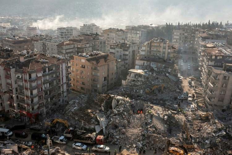 <p><strong>KENTSEL DÖNÜŞÜM YASASI SON VİRAJDA</strong></p>

<p>Çevre Şehircilik ve İklim Değişikliği Bakanı Mehmet Özhaseki, başta İstanbul kentsel dönüşüm yasası olmak üzere, asrın felaketi olarak nitelendirilen 6 Şubat depremi ile ilgili sunum yapacak.</p>

