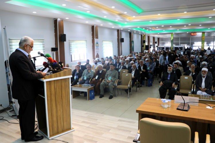 <p>Diyarbakır'da Alimler ve Medreseler Birliği (İTTİHADUL ULEMA) tarafından gerçekleştirilen "8. Alimler Buluşması" başladı. </p>
