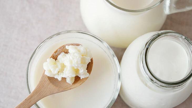 <p><strong>Probiyotik ihtiyacını karşılayan kefir, kabızlık sorununu da ortadan kaldırıyor. Uyumadan önce içeceğiniz bir bardak kefir hem uyku kalitesini artırıyor hem de kabızlık şikayetini bitiriyor.</strong></p>
<p> </p>