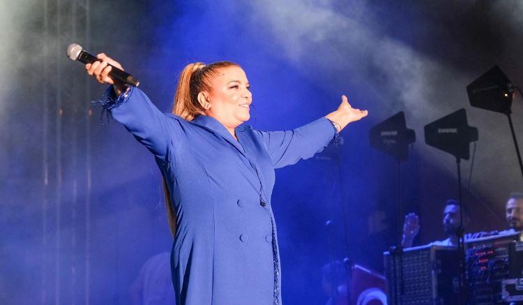<p>Güçlü sesi ve şarkılarıyla hayranlarının beğenisini toplayan Kibariye, bir hafta sonra konser kulisinden bir fotoğraf paylaştı.</p>
