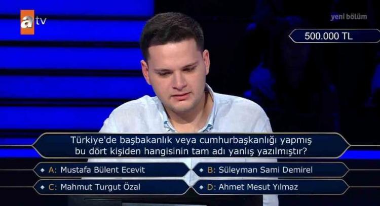 <p><span style="color:#B22222"><strong>500 BİN TL DEĞERİNDEKİ SORUYU A&Ccedil;TI</strong></span></p>

<p><strong>500 bin TL değerindeki soru, "T&uuml;rkiye'de başbakanlık veya cumhurbaşkanlığı yapmış bu d&ouml;rt kişiden hangisinin tam adı yanlış yazılmıştır?" oldu.</strong></p>

<p>&nbsp;</p>
