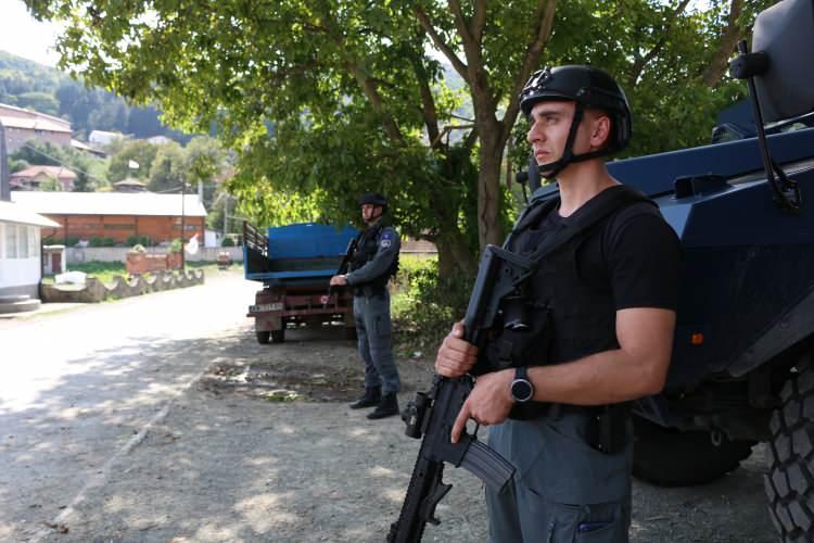 <p>Sırplar için Kosova'nın kuzeyindeki Ortodoks kiliselerinde tören yapılması bekleniyor.</p>