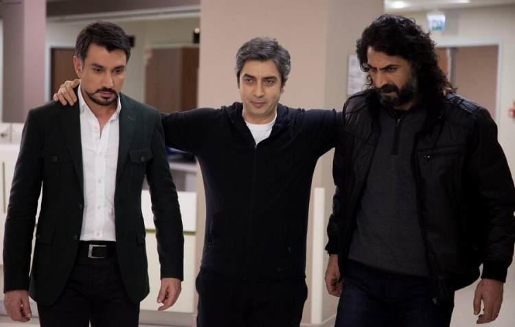 <p><span style="color:#000000"><strong>"Kurtlar Vadisi ekrana geri dönüyor" haberleri hakkında konuşan ünlü oyuncu, "Henüz kesin bir durum yok, bana gelen bir şey de yok.</strong></span></p>