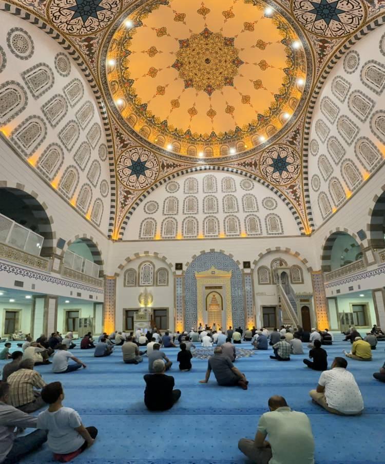 <p><strong>KARAB&Uuml;K</strong></p>

<p>Karab&uuml;k'te ki camilerde, Mevlit Kandili dolayısıyla program d&uuml;zenlendi. Safranbolu Merkez Camisi'nde de program d&uuml;zenlendi.</p>

<p>&nbsp;</p>
