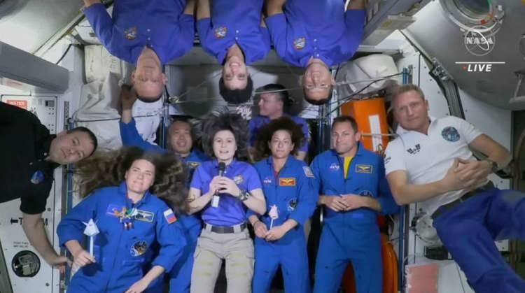 <p><strong>DÜNYA REKORU DEĞİL</strong></p>
<p>Öte yandan Rubio, uzayda en uzun süre kalan ABD'li astronot olsa da dünya rekoru 437 gün ile Rus kozmonot Valeri Polyakov'a ait.</p>