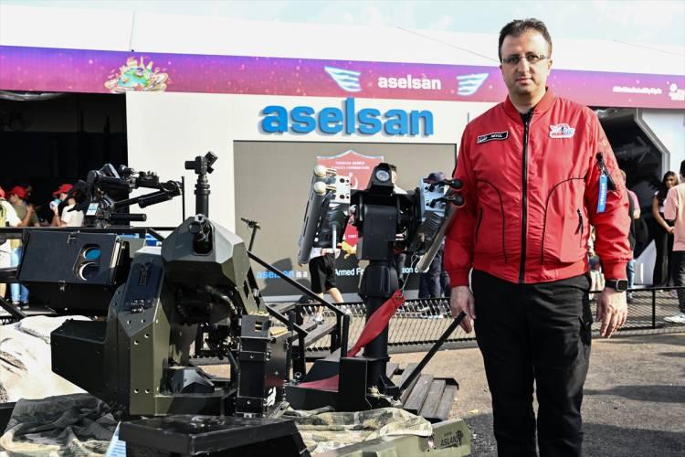 <p>Festivalde, ASELSAN'ın insansız kara aracı ASLAN, Lazer Güdümlü Mini Füze Sistemi METE ile entegre edilmiş şekilde yer aldı.</p>
