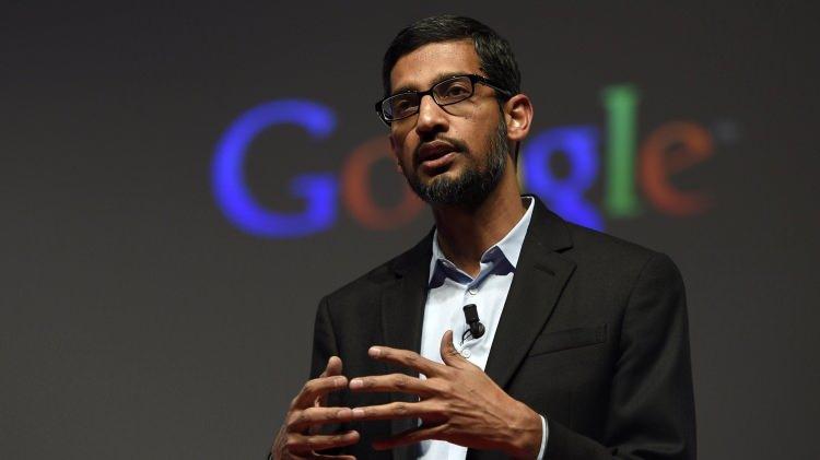 <p><span style="color:#B22222"><strong>GOOGLE CEO'SU SUNDAR PICHAI'NIN NOTU</strong></span></p>

<p> </p>

<p>Geçtiğimiz ay Google CEO'su Sundar Pichai, şirketin 25. yaş gününü kutlamasıyla ilgili olarak bir blog yazısı kaleme aldı.</p>

<p> </p>

<p>İlk çeyrek yüzyılı değerlendiren Pichai, daha da büyük ölçekte önemli şeyler yapmak için yapay zeka ile ilgili fırsatlar hakkında bazı düşüncelerini paylaştı.</p>
