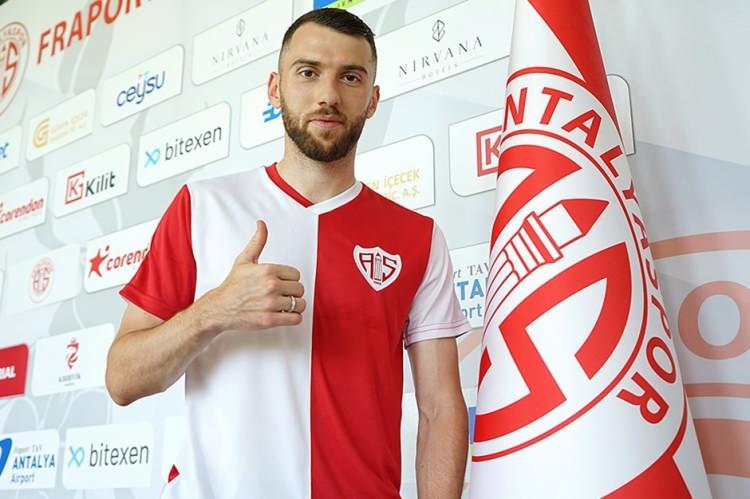 <p>10- Zymer Bytyqi / Antalyaspor<br />
<br />
* Önceki piyasa değeri:  3.5 Milyon euro</p>

<p>* Yeni piyasa değeri: 2 Milyon euro</p>

<p>* Düşüş: -1.5</p>
