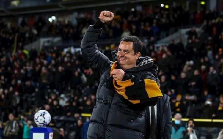 <p><strong>2022 yılında Championship ekiplerinden Hull City’i satın alan ve bütün gözleri kendi üzerine çeken Acun Ilıcalı'nın servetini merak eden İngiliz basını yaptığı araştırmayla gündeme geldi.</strong></p>
<p> </p>