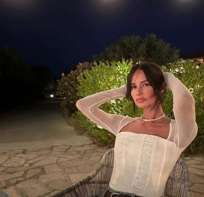 <p>Şimdilerde sakin ve lüks yaşamıyla dikkat çeken Yasemin Özilhan, sosyal medyadan aktif paylaşım yaparak işbirlikleri üzerine çalışıyor. Televizyonda yayınlanan bir magazin programında adı geçen ünlü ismin story ve post başına ne kadar kazanç elde ettiği, işbirlikleri için ne kadar para talep ettiği ortaya çıktı. </p>
