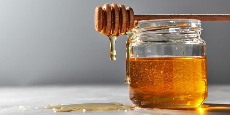 <p><em><strong>Şuan itibariyle köyümüzde bulunan yeşil balın kilogram satış fiyat, 15 ile 20 bin arasında satılıyor. Bu sene hava şartlarından verim az, yeşil balda bu yıl az oldu. Fiyat bu nedenle artmış durumda”</strong></em> ifadelerine yer verdi.</p>
<p> </p>