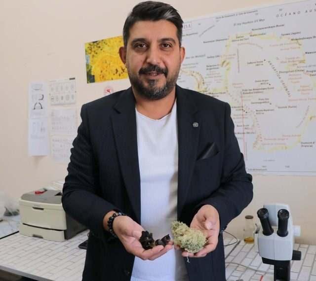 <p><span style="color:#000000"><strong>Türkiye'nin Antarktika'da bilimsel araştırmalar yapan ilk Türk ekibinde yer alan Prof. Dr. Halıcı ise Ukrayna ve Çekya'nın üslerinde kaldığı süreçte 150 farklı türe ait 500 örnekle Türkiye'ye dönüş sağladı.</strong></span></p>