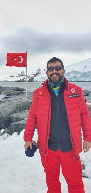 <p><span style="color:#000000"><strong>Cumhurbaşkanlığı himayesinde, Sanayi ve Teknoloji Bakanlığı ile TÜBİTAK MAM Kutup Araştırmaları Enstitüsü koordinasyonunda yürütülen çalışmalarda, Antartika'da kıtasında 31 ülkeye ait 101 araştırma üssünde bilimsel çalışmalar sürdürüldü.</strong></span></p>