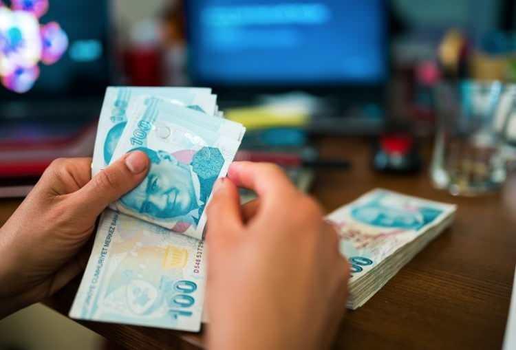<div><strong>KİM NE KADAR ALACAK?</strong><br />
 </div>

<div> </div>

<div>Buna göre 65 yaş aylığı, evde bakım parası, engelli maaşı gibi sosyal yardımların tamamı memur maaşındaki artışla aynı oranda yükselecek.</div>
