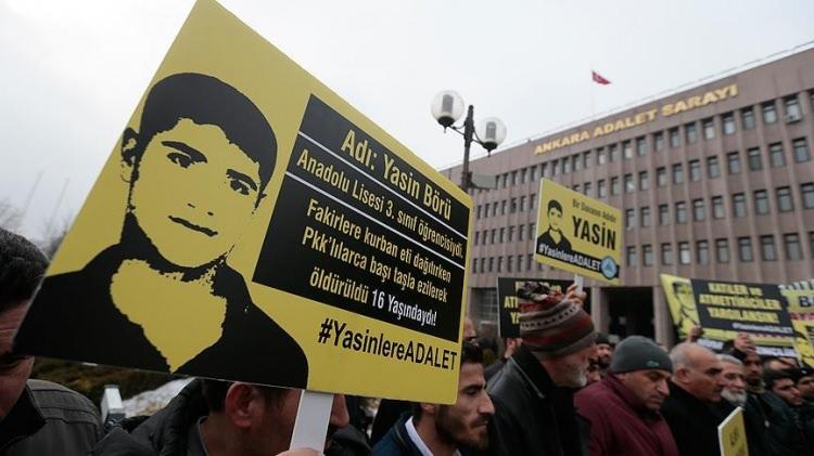 <p>Soruşturma kapsamında, 25 Eylül 2020'de eski HDP milletvekillerinin de bulunduğu 82 zanlı hakkında gözaltı kararı çıkartıldı. 7 ilde düzenlenen operasyonda terörle mücadele ekiplerince 20 zanlı yakalandı. Emniyetteki işlemlerin ardından sevk edildikleri adliyede mahkemeye çıkarılan şüphelilerden dönemin Kars Belediye Başkanı Ayhan Bilgen ile Nazmi Gür, Ayla Akat Ata, Emine Ayna, Emine Beyza Üstün, Bircan Yorulmaz, Bülent Barmaksız, Can Memiş, Dilek Yağlı, Günay Kubilay, Zeki Çelik, Ali Ürküt, Pervin Oduncu, Alp Altınörs, Berfin Özgü Köse, Cihan Erdal ve İsmail Şengün tutuklandı, 3 zanlı ise adli kontrol şartıyla serbest bırakıldı.</p>