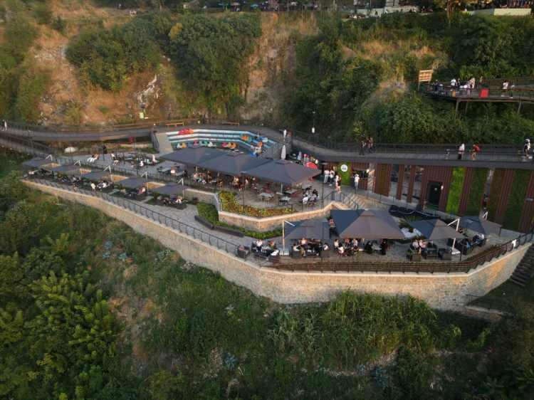<p>Trabzon’a bu yılın 9 ayında gelen yabancı sayısı yüzde 66 artışla 652 bin 713 olurken yerli ziyaretçi ise yüzde 20 artışla 486 bin 30 kişiye ulaştı.</p>