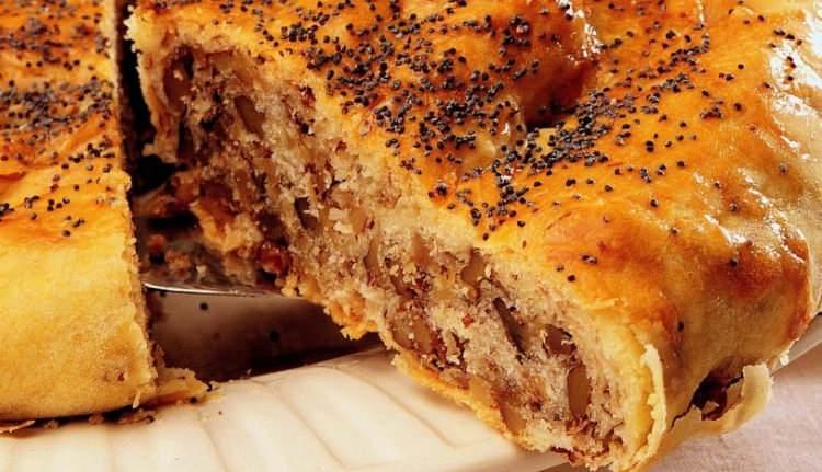 <p><strong>Bolu: Patatesli Ekmek ve Cevizli Kömeç</strong></p>
<p> </p>