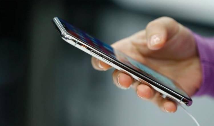 <p>Bunun üzerine genç kadın 670 bin lira karşılığında hissesini vadeden çıkarak bozdurdu. Daha sonrasında, döviz hesabındaki 120 bin lirayı, özel bir bankaya gönderip, bu bankadaki yaklaşık 3 bin liralık döviz hesabını da bozdurdu. </p>