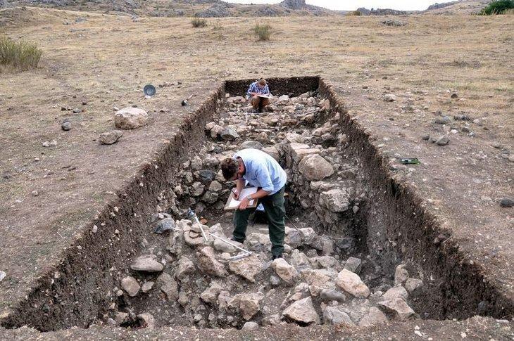 <p><strong>Elde edilen tabletler, verilen bilgilere göre Mezopotamya'da Sümerler tarafından 5.000 yıldan daha uzun bir süre önce yazılan en eski yazı olduğu söylendi.</strong></p>

<p> </p>
