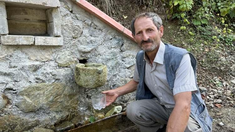 <p>Mahalle sakinlerinden 63 yaşındaki Cemal Karslı ise Orhan ustanın güzel bir hizmet yaptığına dikkati çekerek, şunları kaydetti:</p>
<p> </p>