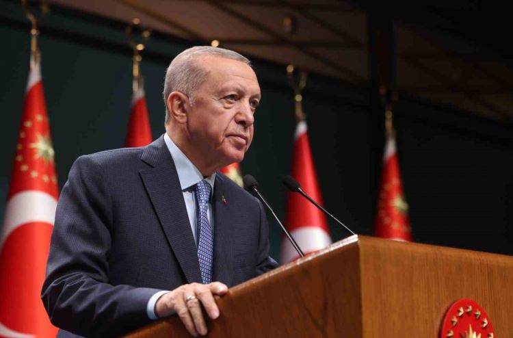 <p>The News International da Başkan Erdoğan'ın sözlerinin altını çizdiği haberinde PKK'nın Türkiye, Avrupa Birliği (AB) ve Amerika Birleşik Devletleri (ABD) tarafından terör örgütü olarak kabul edildiğini de vurguladı.</p>
