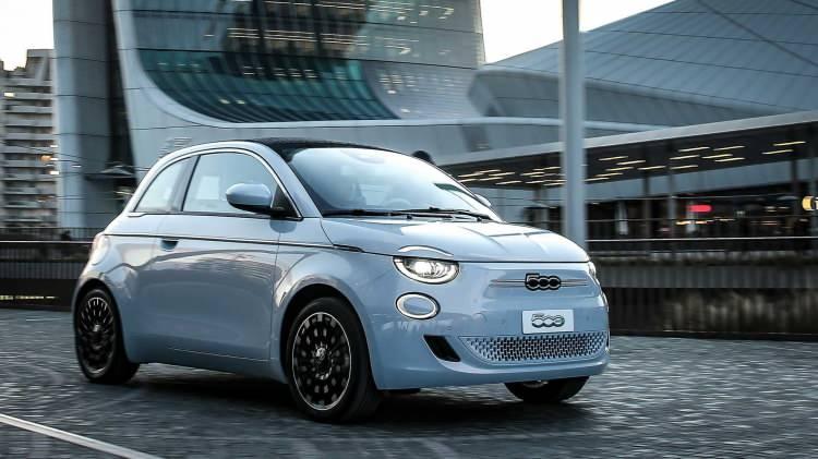 <p> Yeni <strong>FIAT 500e, 200.000 TL’ye 12 Ay yüzde 1,99 faiz</strong> avantajıyla kampanya başlattı. Ayrıca 500e alan kullanıcılarına <strong>10 bin TL değerinde e-şarj hediye kartı</strong>nı da birlikte veriyor.</p>
