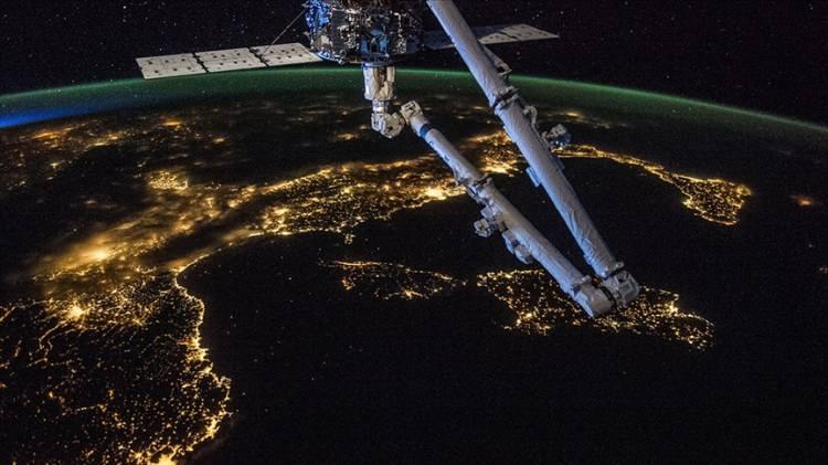 <p>Nisan ayında Rusya Uzay Ajansı, ortaklarına Rusya’nın ISS projesine katılımının 2028 yılına kadar uzatılması konusunda bilgi verdi. Haziran ayında Borisov, ISS’nin 2030’dan sonra mevcut haliyle sona ereceğini açıkladı.</p>
