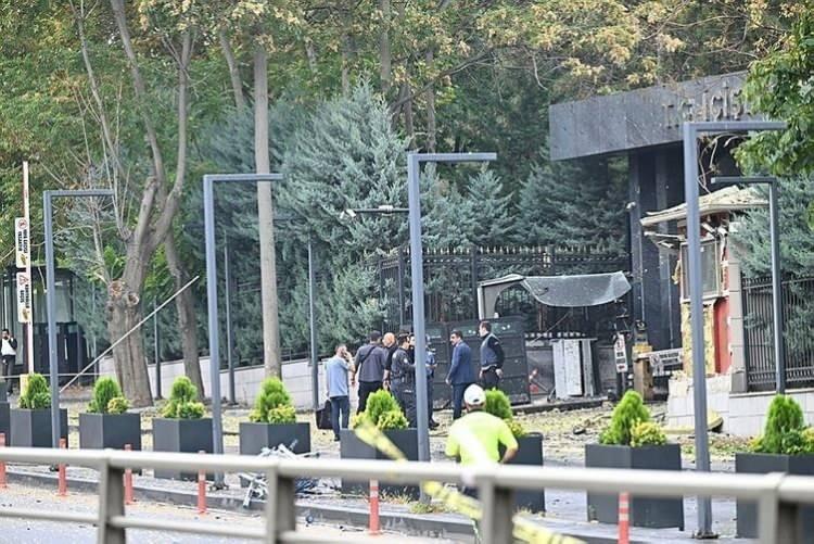 <p>Terör örgütü PKK'nın Emniyet önündeki terör saldırısı için gasp ederek kulandığı araç, Kayseri-Kırşehir-Kırıkkale güzergâhı üzerinden başkente geldi. Biri patlayan bombayla paramparça olan iki hainin araçtaki görüntüsü, yol üzerindeki Plaka Tanıma Sistemi'ne takıldı</p>