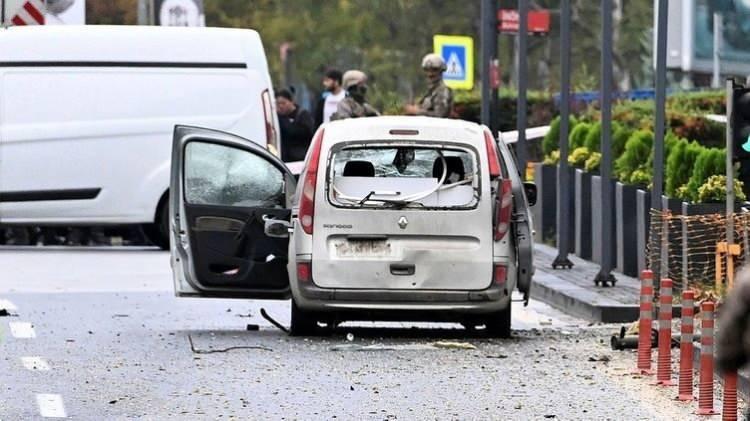<p><strong>TERÖRİSTLER PKK ÜYESİ</strong></p>
<p>Hain saldırıyla ilgili başlatılan geniş çaplı soruşturmada bakanlığın içine sızmaya çalışırken etkisiz hale getirilen teröristin kimliği tespit edildi.</p>