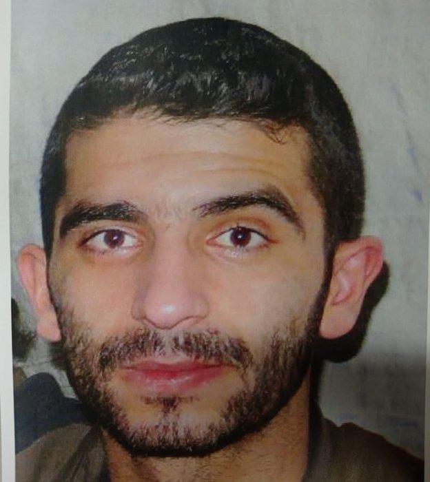 <p>Teröristin 10 yıl önce Mersin'den terör örgütüne katılan ve sözde Özel Kuvvet eğitimi aldığı belirtilen 27 yaşındaki Kaniver Erdal kod adlı Hasan Oğuz olduğu, 2018 yılında hakkında arama kararı çıkartıldığı öğrenildi.</p>
<p> </p>