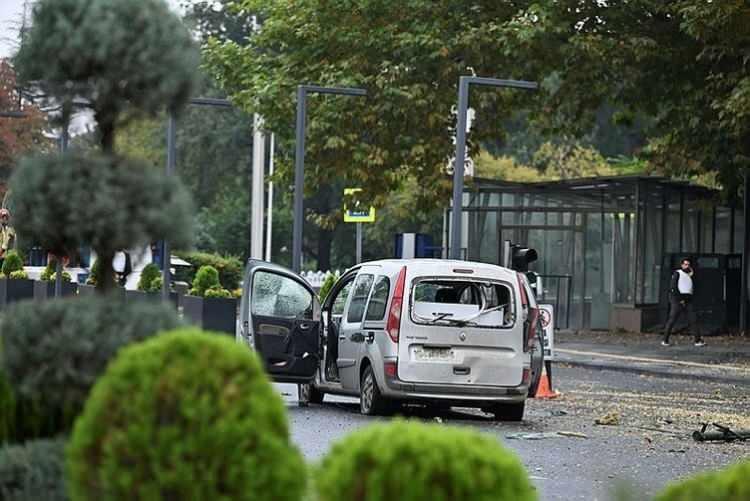 <p>İstihbarat kaynakları, son dönemde PKK terör örgütü içerisinden güvenlik güçlerine teslim olan birçok teröristin ifadelerinde, PKK terör örgütü içerinde paramotor eğitiminin artırıldığı, birçok teröriste paramotor kullanımı konusunda eğitim verildiğini söylediği öğrenildi.</p>