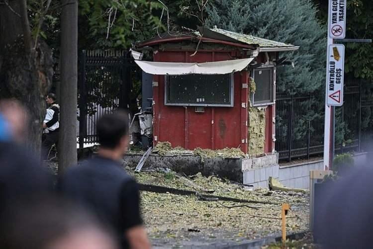 <p>Yapılan çalışmalarda, iki kadın teröristin 25 Eylül'de Suriye Munbiç bölgesinden hareket ettiği, daha sonra Afrin'e geldiği, 25 Eylül'ü 26 Eylül'e bağlayan gece sabaha karşı da Mersin Tarsus Çöplü Mahallesi'nde tarım arazilerinin bulunduğu alana paramotor ile geldikleri tespit belirlenmişti.</p>

<p> </p>
