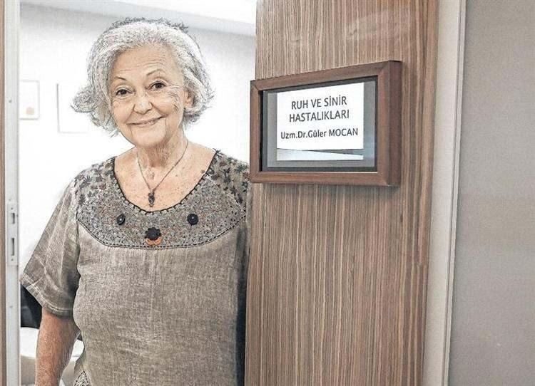 <p><span style="color:#B22222"><em><strong>83 yaşındasınız, halen hekimlik yapıyorsunuz ve dinç görünüyorsunuz. Bunu nasıl başardınız?</strong></em></span></p>
<p><span style="color:#000000"><strong>İrsi sanırım. Kafkas kökenliyiz. Genetiğimiz iyi. Bir de ben kendime çok iyi baktım. Yaşıma bakma, hâlâ çok hastam var, sıraya giriyorlar. İnsan iyileştirmek de biz doktorlara iyi geliyor.</strong></span></p>