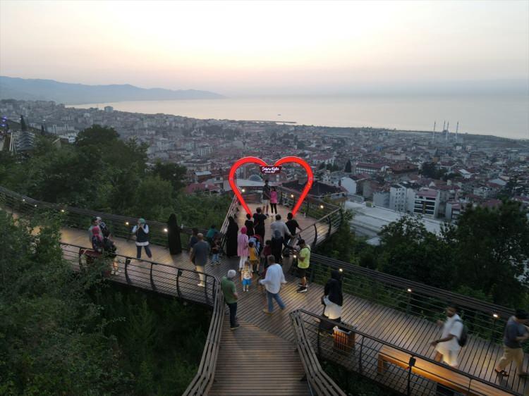 <p>Sümela Kültür Yolu Festivali’nin sanatseverlerle buluştuğu ağustos ayında da şehre 178 bin 875 yabancı ile 86 bin 95 yerli ziyaretçi geldi. </p>