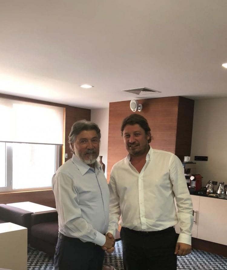 <p><span style="color:#000000"><strong>Bugüne dek iş yapış biçimimizde de hayatlarımızda da hep şeffaflık ilkesiyle hareket ettik. Ancak, konuyla ilgili kamuoyuna yanıltıcı bilgilerin basın-yayın organları aracılığıyla servis edilmesi nedeniyle, hukuki süreci de olumsuz etkilemeyecek biçimde, bir açıklama yapmak durumunda kaldım.</strong></span></p>